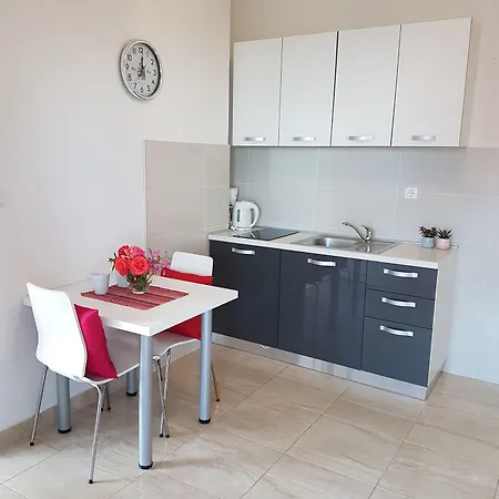 アパート Antonio