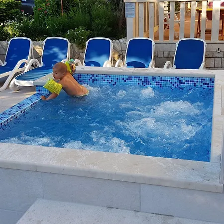 Antonio アパート *