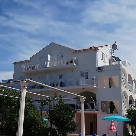 Antonio * ツァヴタット