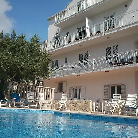 Antonio Apartman *
